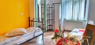 Гостевой дом Casa Crown Брашов Трехместный номер с видом на город-1