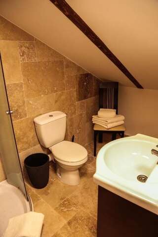 Гостевой дом Casa Crown Брашов Двухместный номер Делюкс с 2 отдельными кроватями-9